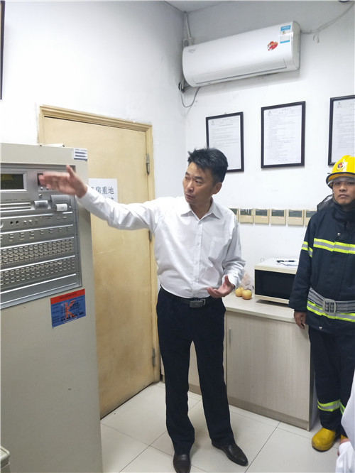 消防演练4_副本.jpg 消防演练4_副本.jpg