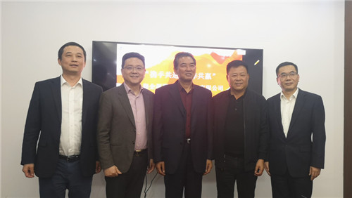 农商 领导合影_副本3_副本.jpg 农商 领导合影_副本3_副本.jpg